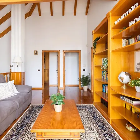 ゲストハウス Casa Lali 2 3*